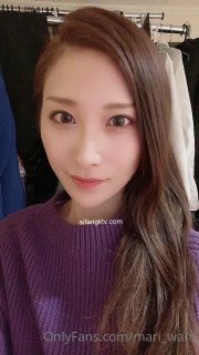 女神上线身材火辣跟狼友撩骚给蒙面大哥口交大鸡巴，淫声荡语激情上位，让小哥后入抽插让狼友看她那骚浪表情