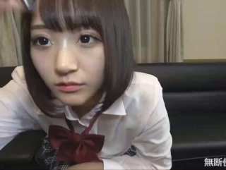 可爱学妹小萝莉在房间玩耍爸爸直接上去按倒抽擦